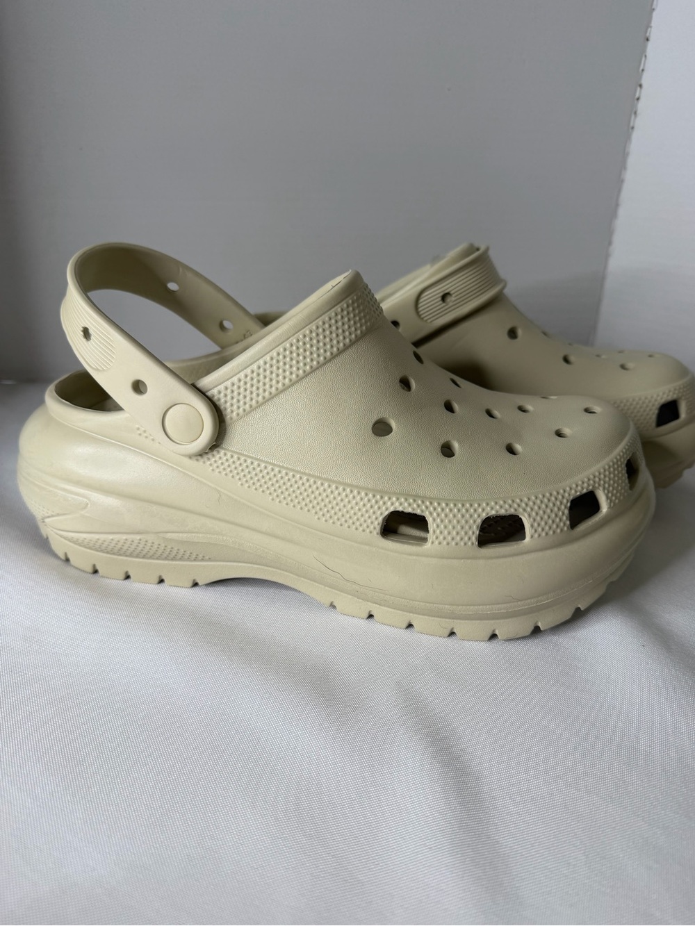 NWT Platform Clog Sandals in Cream Womans 10-11 Men’s 8-9